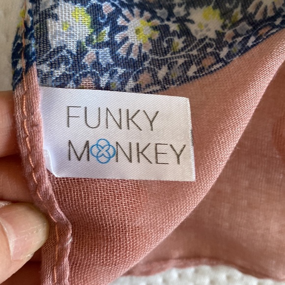 Women’s Lightweight Scarf - NWOT - Picture 5 of 6